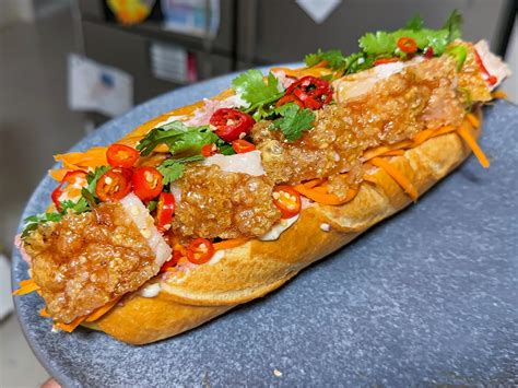  Bánh Mì Hành Phi - Liệu Sự Giòn Rụm Của Bánh Mì Nướng Có Thể Hoà Quyện Vào Ngọt Lịm Của Hành Phi?